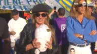 Emoción en el Gigante: la esposa de Russo llevó la urna con sus cenizas al homenaje