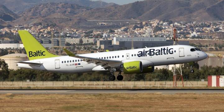 El principal aeropuerto de Lituania suspendió sus operaciones por la presencia de globos no identificados