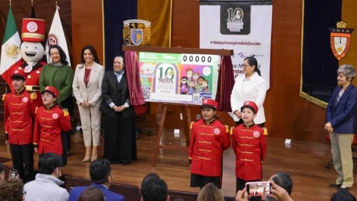 Celebran 10° Aniversario de la PFPNNA con billete de Lotería Nacional