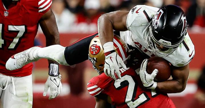 Bijan Robinson held to under 100 scrimmage yards for first time this season