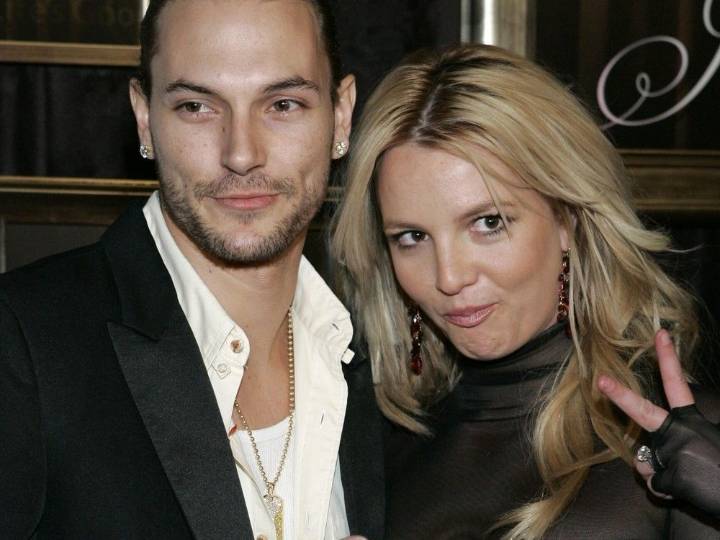 Britney Spears' ex claims she stood in sons' doorway with knife