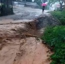 Paracotos bajo el agua: colapsa carretera en Palo Negro tras intensas lluvias de este #20Oct
