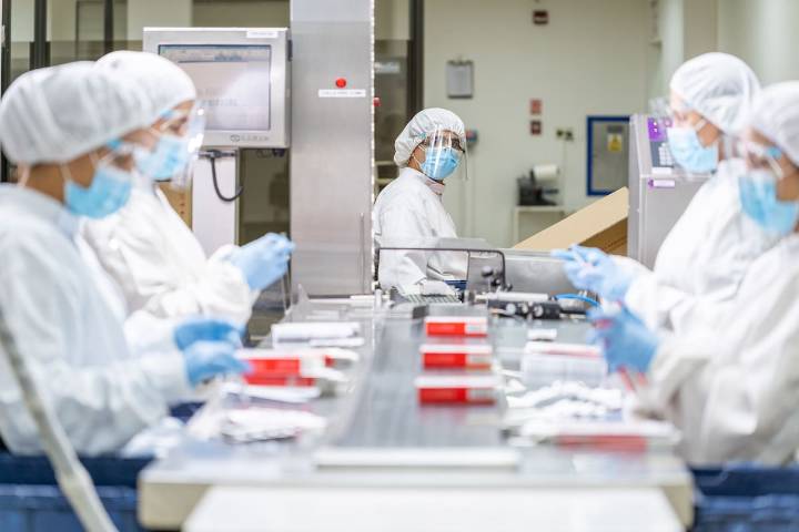 "Deficiencias críticas". La Anmat suspendió la producción de dos laboratorios por incumplimientos en calidad y seguridad