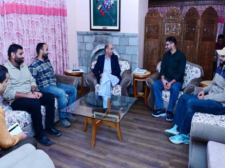 J-K students association delegation calls on CM’s advisor