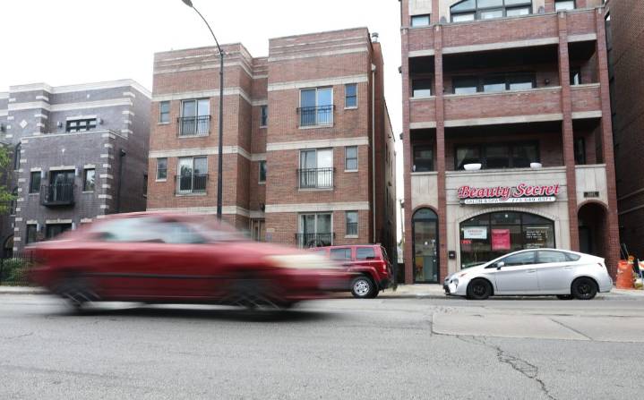 WGN Staffer Detained By Border Patrol Agents In Lincoln Square, Neighbors Say
