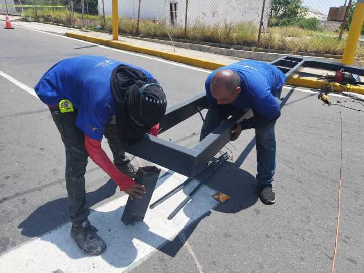 Dispositivo de seguridad acompaña instalación de semáforos inteligentes en Maracaibo