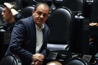 Cuauhtémoc Blanco es captado jugando pádel durante sesión de Comisión de Presupuesto