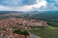 Los Javis eligen a un pueblo de Castilla-La Mancha para su nueva película de Movistar Plus+