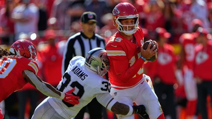 Raiders' Maxx Crosby leaves game after low block by Chiefs' Noah Gray