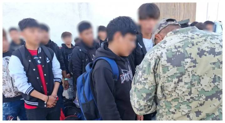 Rescatan a 28 menores abandonados en barco rumbo a Sinaloa