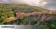 Viajar en vertical: pueblos colgados, ciudades en alto y casas que se asoman al vacío