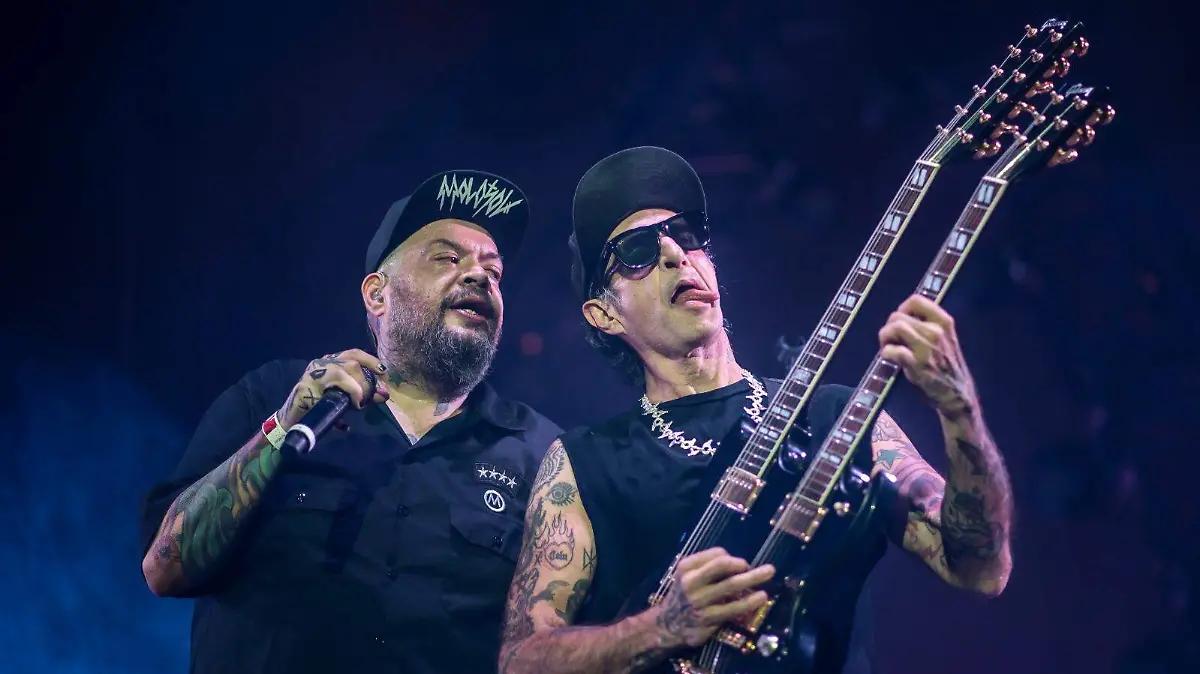 Tito Fuentes reapareció en público durante concierto de aniversario de Molotov