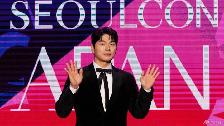 Screenshots of sexually explicit chats surround South Korean actor Lee Yi