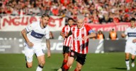 Estudiantes ganó el "clásico platense" y se acomodó como líder