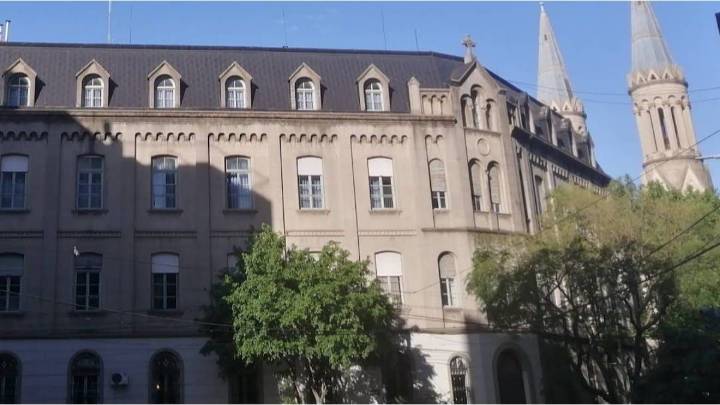 Explosión en un colegio en Palermo: uno de los alumnos sufrió quemaduras graves