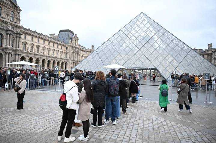 Finding the jewels and the brazen thieves in the Louvre heist is now a race against time