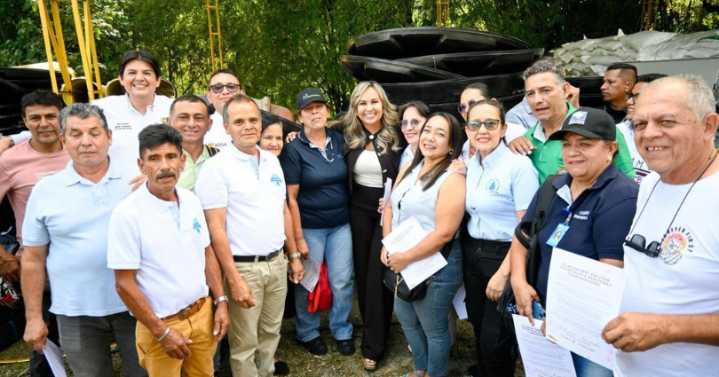 Alcaldesa Johana Aranda entregó tubería y materiales a 16 acueductos comunitarios de Ibagué