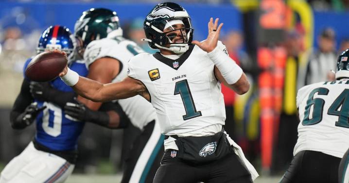 Jalen Hurts throws an interception among mistakes that lead to the Eagles' 2nd consecutive loss