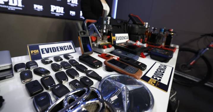 PDI incauta más de 100 celulares y dispositivos para clonar llaves de vehículos en domicilio de Puente Alto