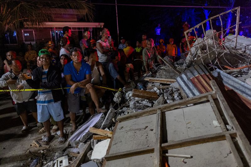 Philippines ends quake rescue efforts, priority now on helping the 20,000 displaced