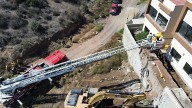 Quedan enterrados en pozo 3 trabajadores de construcción en Ensenada 