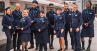 La cultura woke llega a Eurostar: lanza un uniforme que permite al personal masculino llevar falda