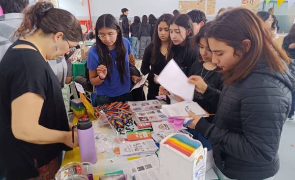 Escuelas secundarias de Esquel animan nueva edición de la «Expo ESI» en el sum de la 791