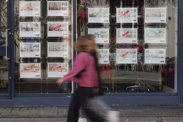 House price growth slips back amid subdued buyer confidence, Nationwide says