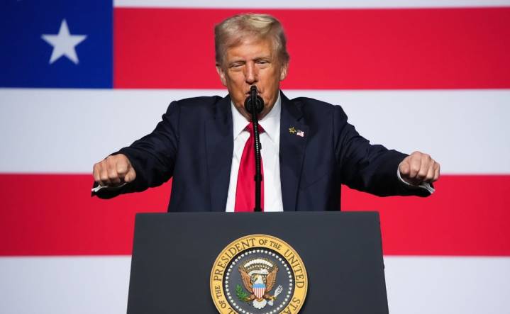 Trump ordena al Pentágono usar "todos los fondos disponibles" para pagar a tropas pese a cierre de gobierno