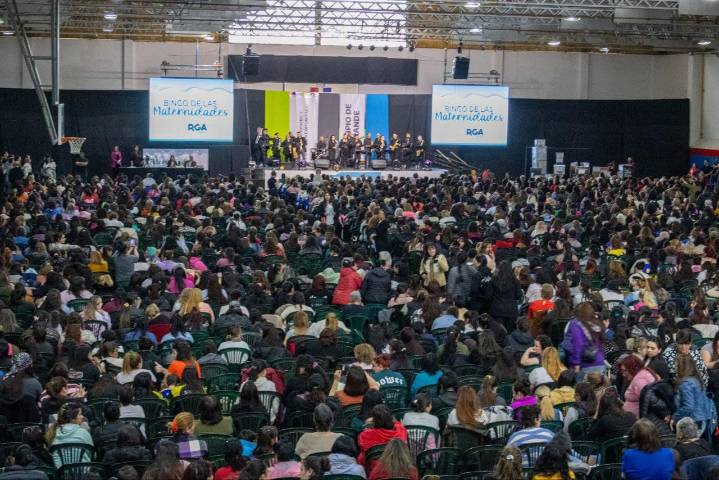 Cientos de madres de la ciudad participaron del gran «Bingo de las Maternidades»