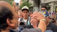 Libertarios le pegaron a un jubilado que cantaba la "Marcha peronista" antes del acto de Milei en Córdoba