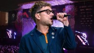 Damon Albarn y Africa Express juntos cantando '¿Y todo para que?' de Intocable