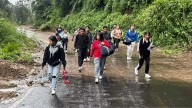 Vuelven a casa 90 universitarios que permanecían en Tenango de Doria tras lluvias