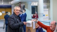El expresidente Alberto Fernández votó en Puerto Madero y evitó a la prensa