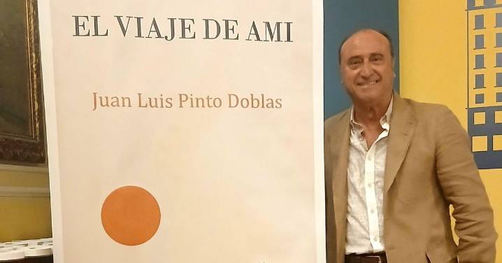 El escritor malagueño Juan Luis Pinto presenta 'El viaje de Ami', su nueva novela sobre la migración