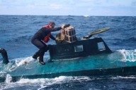 Trump anuncia la repatriación de dos sobrevivientes del hundimiento de un supuesto narcosubmarino en el Caribe