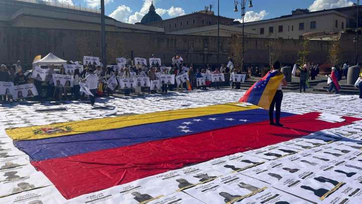 "Venezuela no va a ser libre hasta que estén todos los centros de tortura vacíos": el clamor de familiares de presos políticos en medio de canonización de José Gregorio Hernández y Carmen Rendiles
