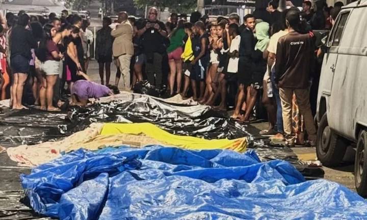 Río de Janeiro: hallaron otros 50 cadáveres en las favelas y los vecinos los acumularon en las calles
