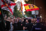 Un grupo nazi vende entradas para una velada de peleas en la plaza de toros del municipio madrileño de Algete
