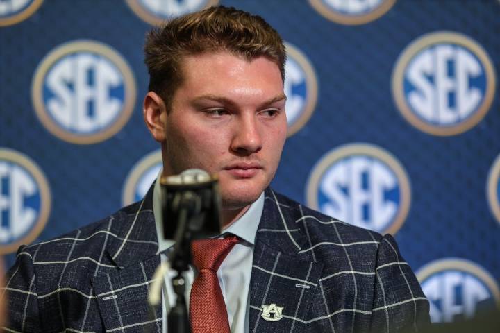 Deadspin | Reports: Auburn C Connor Lew (ACL) out for season
