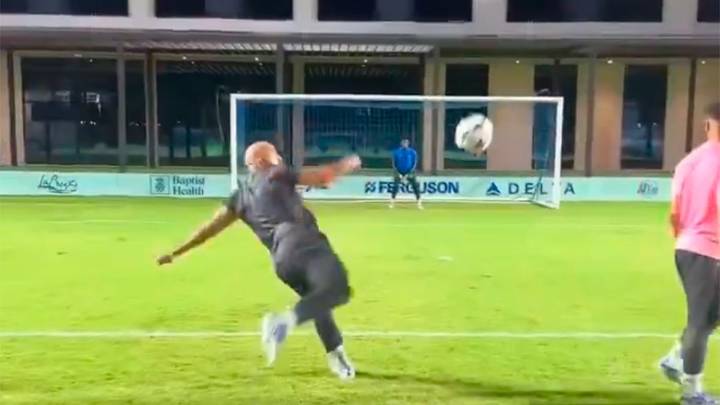 Video: el sorprendente golazo del guardaespaldas de Messi que recorre el mundo
