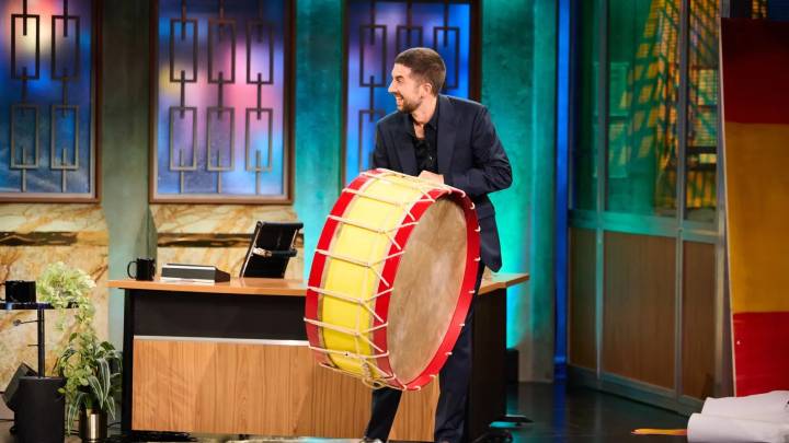 'La Revuelta': los 8 regalos más originales de los famosos españoles a Broncano