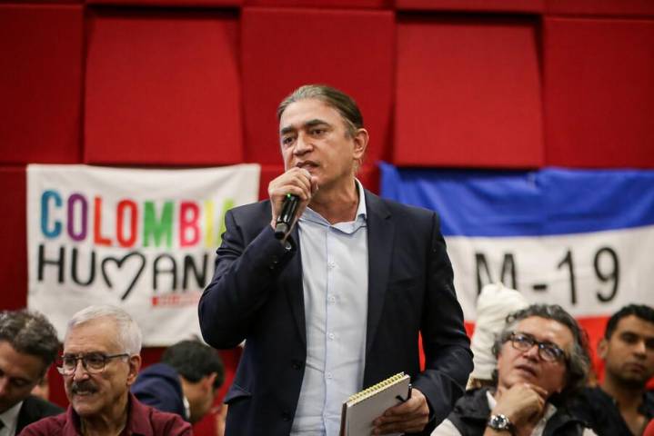 Bolívar reiteró apoyo a Cepeda y alertó por presencia de corruptos en el Gobierno; “Sería muy triste que nuestro representante sea Quintero”