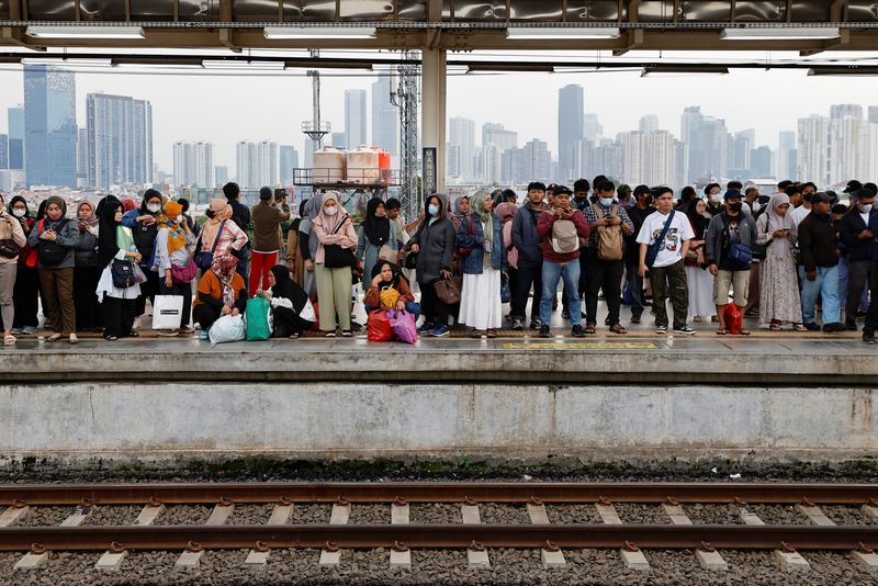 Indonesia to allow central government to lend to local authorities and state companies