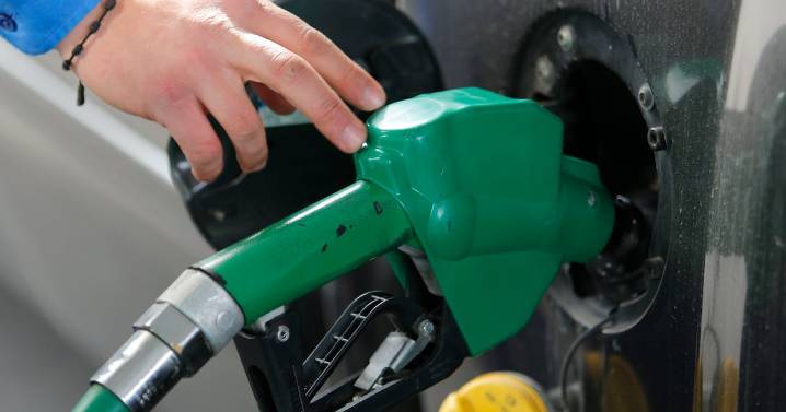¿Sube o baja la bencina? Revisa el precio del combustible para los próximos días