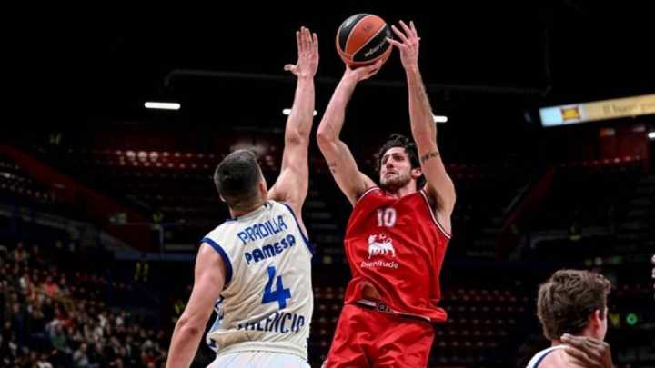 Montero le da calma a Valencia Basket en un final de infarto en Milán (100