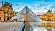 Robo en el Louvre: habló la empleada que encontró la corona tirada