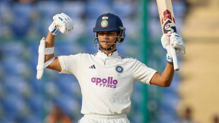 Jaiswal flexes his muscles after scoring 173 runs; India conclude Day 1 on 318