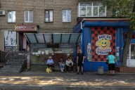Ukraine’s frontline cities filled with dread and defiance
