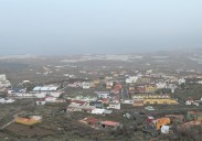 3.000 euros por una maceta en el balcón y una policía «inviolable»: la ordenanza que agita a un municipio de El Hierro